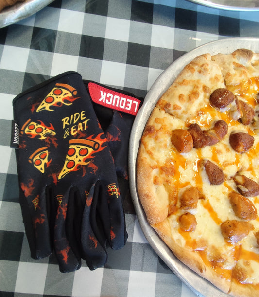 GLOVES PIZZA-LE DUCK